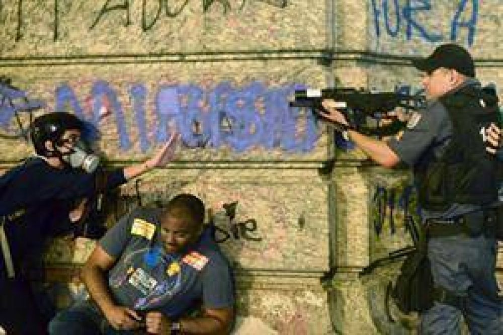 Los grupos anarquistas irrumpen con fuerza en las protestas de Brasil