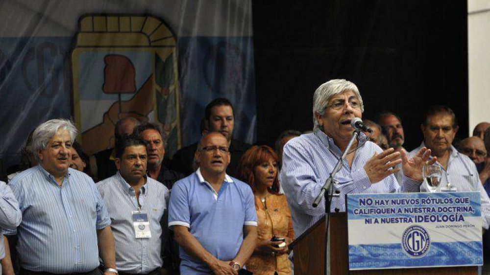 Moyano, contra el Gobierno por "dividir al movimiento obrero, al justicialismo y a los partidos"
