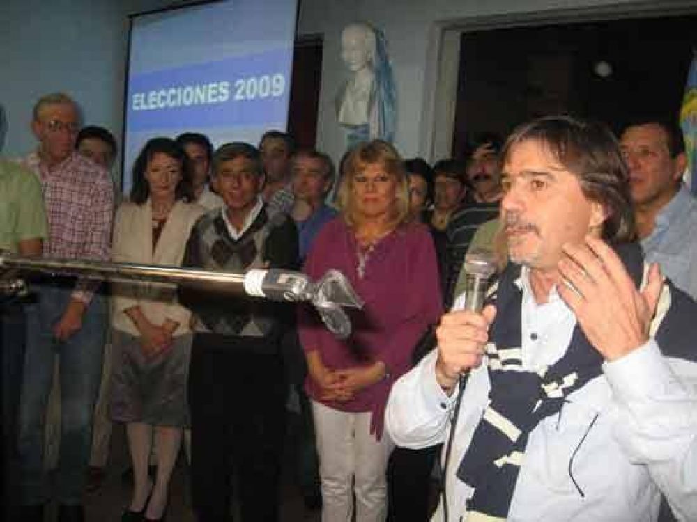 Auza se present� con un proyecto para Tandil mirando al 2011Para el candidato peronista "se terminaron las historias que cuando la plata viene es obra nuestra, y cuando la plata no llega es problema de otros". Hubo m�stica "peronista".
