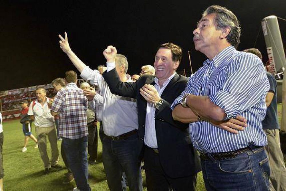 INAUGURACI�N DE LAS TORRES DE ILUMINACI�N DEL ESTADIO DE F�TBOL DEL CLUB ATL�TICO TALLERES