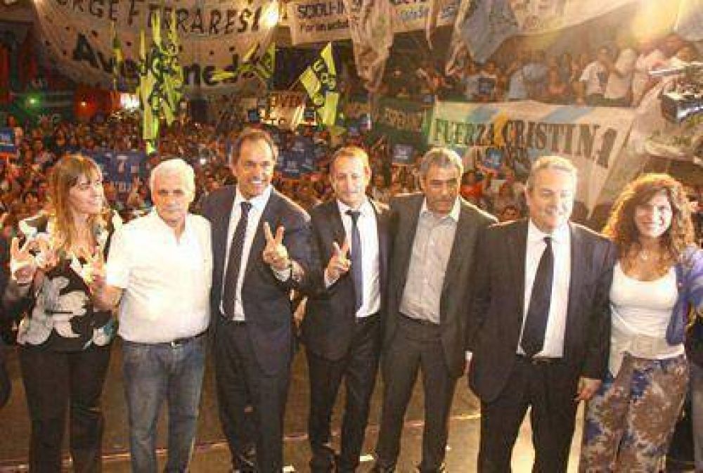 Scioli, Insaurralde y Ferraresi celebraron el �D�a de la Lealtad� en Teatro Roma