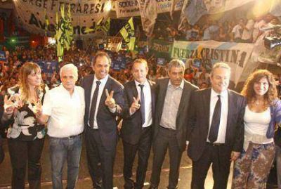 Scioli, Insaurralde y Ferraresi celebraron el �D�a de la Lealtad� en Teatro Roma