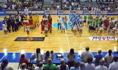 Regatas volvi� a ganar el cl�sico y qued� a un paso de semifinales