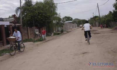 El Gobernador firm� anoche la expropiaci�n en el barrio R�o Paran� y hoy entra al Senado