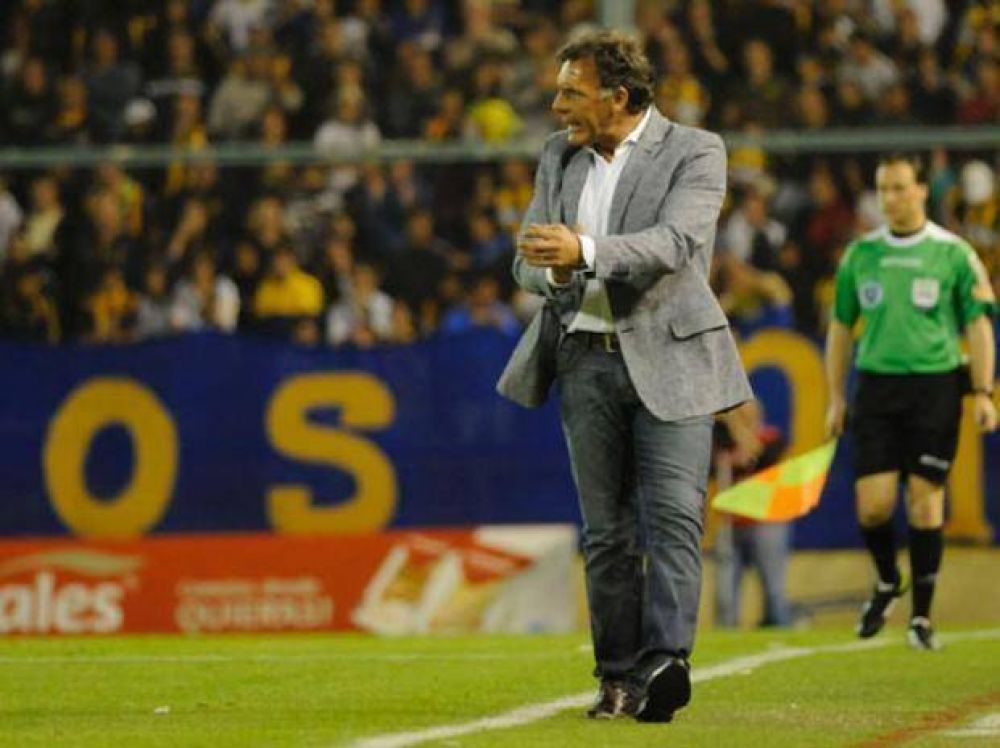 Central: El plantel canalla va detr�s de la figura magn�tica de Russo