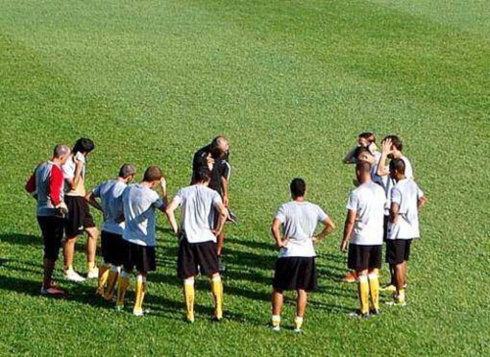 Crucero recupera algunos jugadores para enfrentar a Independiente