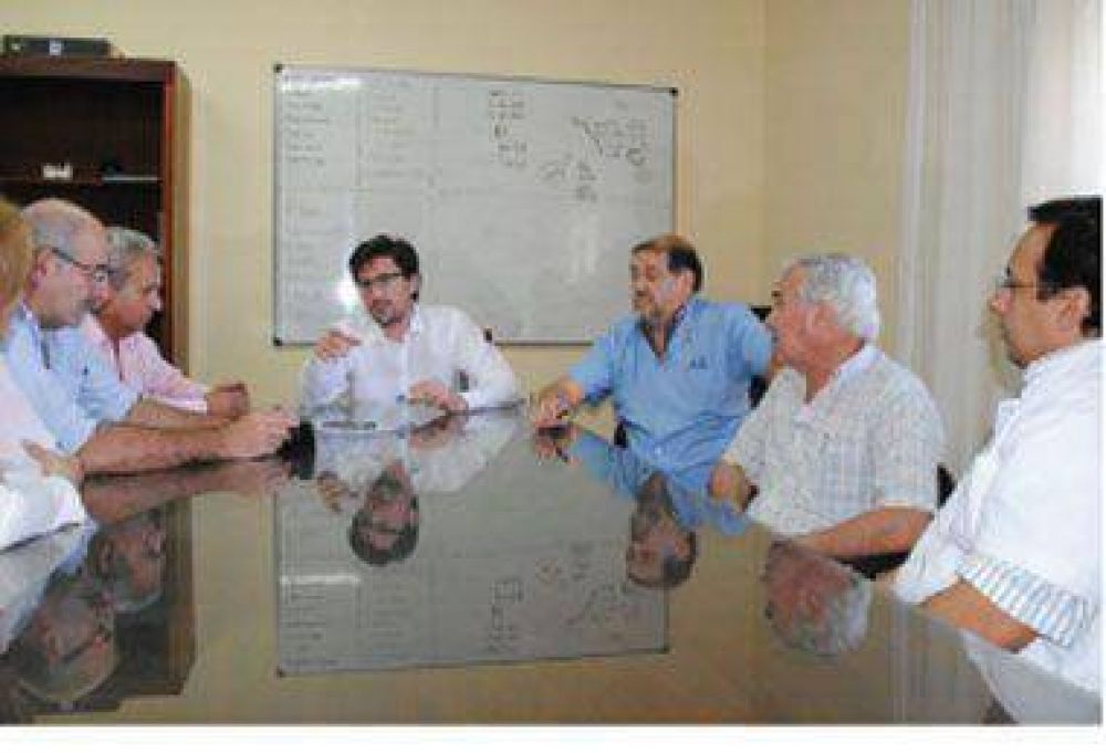 Luna anunci� el pase a planta de m�s de 300 empleados