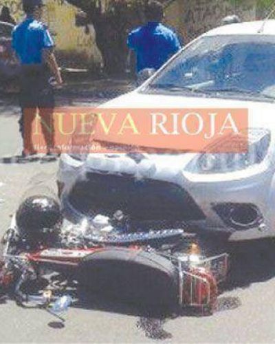 Una mujer herida de gravedad al ser chocada por un autom�vil