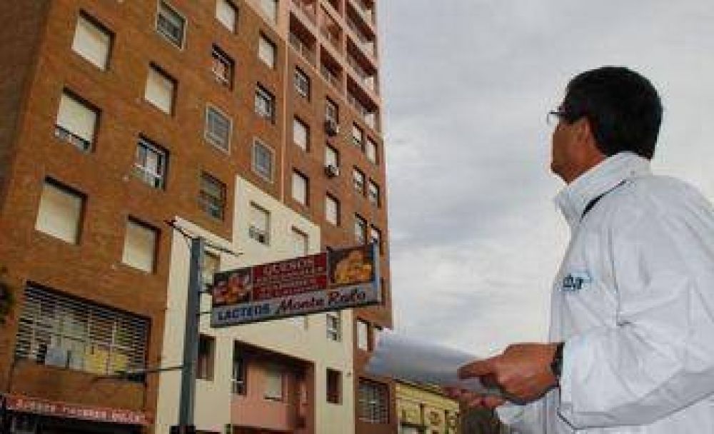 Era un edificio de 13 pisos pero figuraba como terreno bald�o