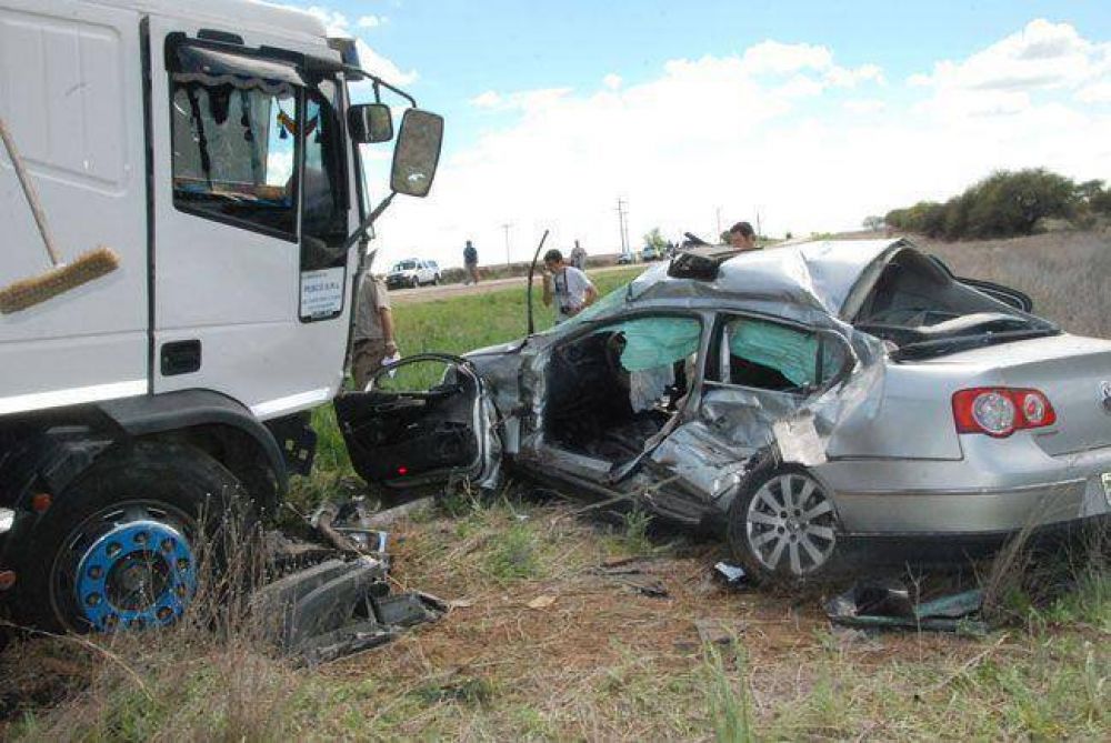 Choque frontal: muri� el conductor del auto y ascienden a 70 las v�ctimas por el tr�nsito