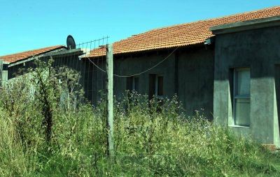 Entregaron m�s de 200 tenencias de terrenos en el barrio Pikelado