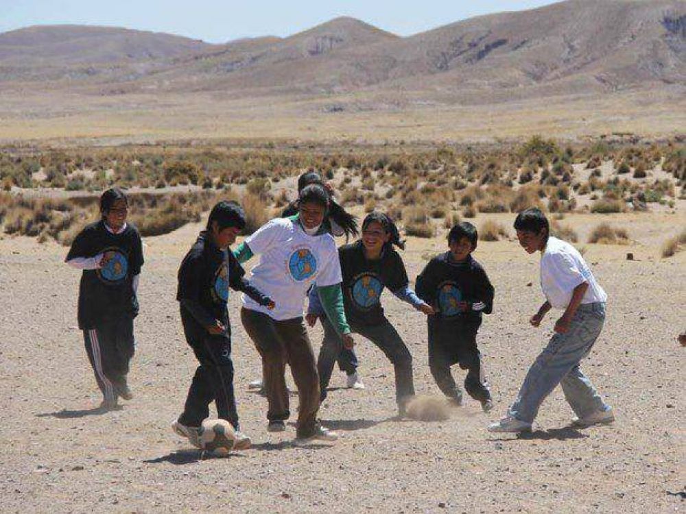 Acci�n comunitaria y f�tbol en escuelas rurales