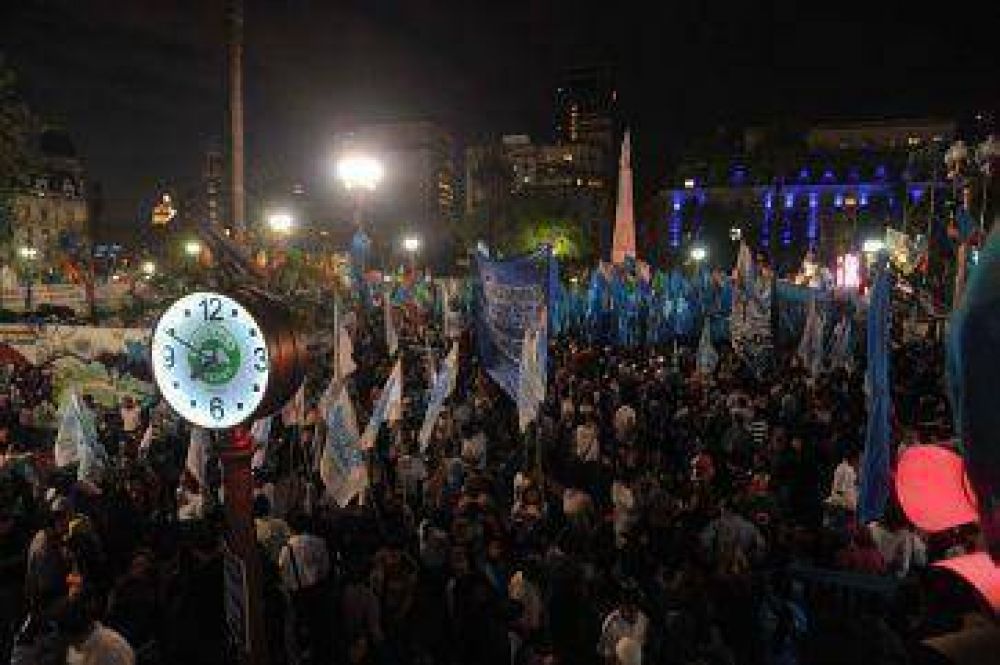 Militantes K marcharon en apoyo a CFK