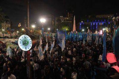 Militantes K marcharon en apoyo a CFK