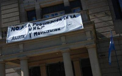 Postergan 15 d�as las elecciones en colegios de la UNLP