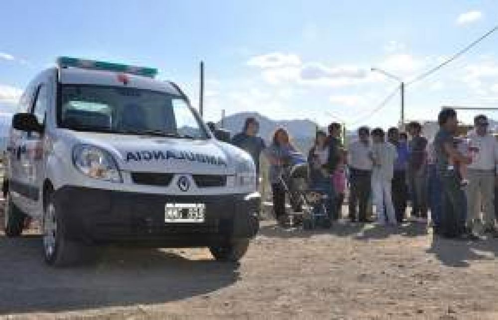 En Ull�m entregaron viviendas del barrio Agapito Floro Gil y una ambulancia