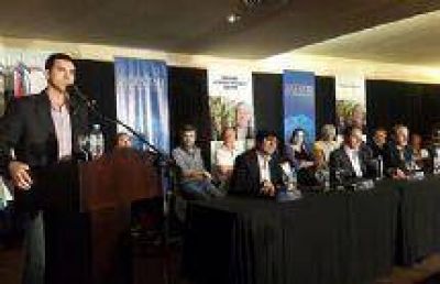 Juan Manuel Urtubey junto a Scioli y Uribarri encabezaron acto de Gestar