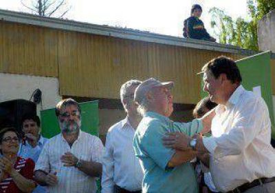 Weretilneck oficializ� obras escolares para el Mapu y regularizaci�n dominial en Puente 83