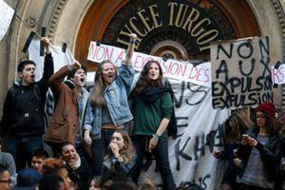 En Francia, los j�venes marchan contra la expulsi�n de ilegales