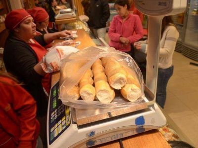 Los panaderos resolvieron aumentar desde este viernes un 20 por ciento el kilo de pan