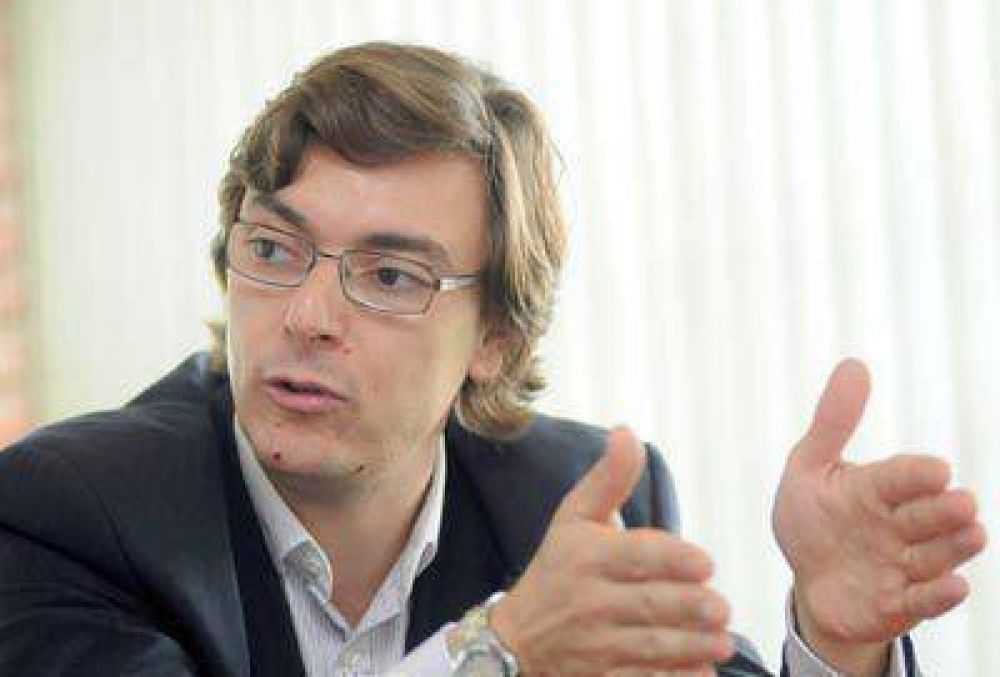"Es necesario reconvertir el negocio de los micros de larga distancia"