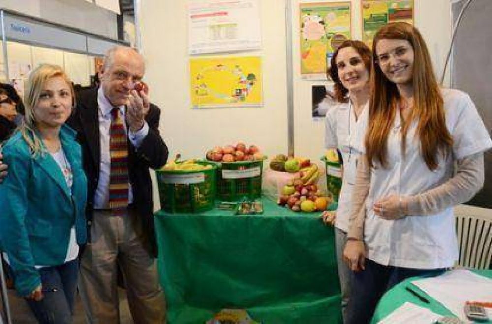 Alejandro Ferro recorri� la muestra del Programa Educativo Barrial (PEBa)