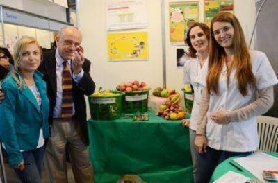 Alejandro Ferro recorri� la muestra del Programa Educativo Barrial (PEBa)