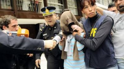 La m�dica que bale� un auto, con custodia tras intentar escapar del hospital
