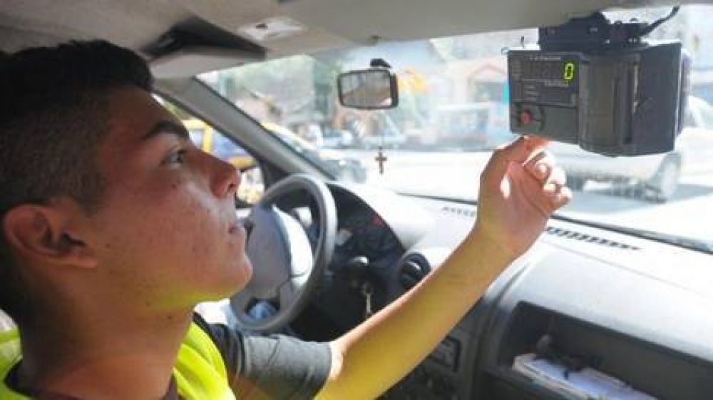 Aumenta el taxi otra vez: la bajada de bandera costar� $ 11