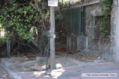 Una mujer que tiene 30 denuncias por violencia discuti� con una vecina, la mat� a tiros y huy�