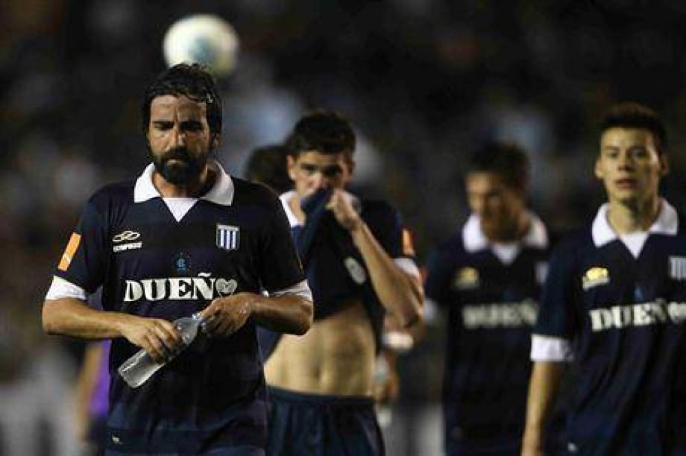 Racing no levanta ni con el debut de Mostaza Merlo