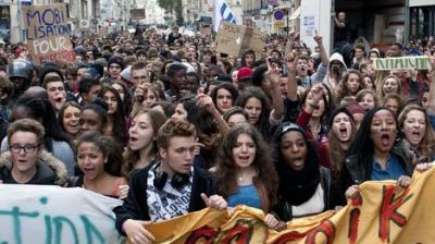 Miles de estudiantes marchan en Par�s por Leonarda