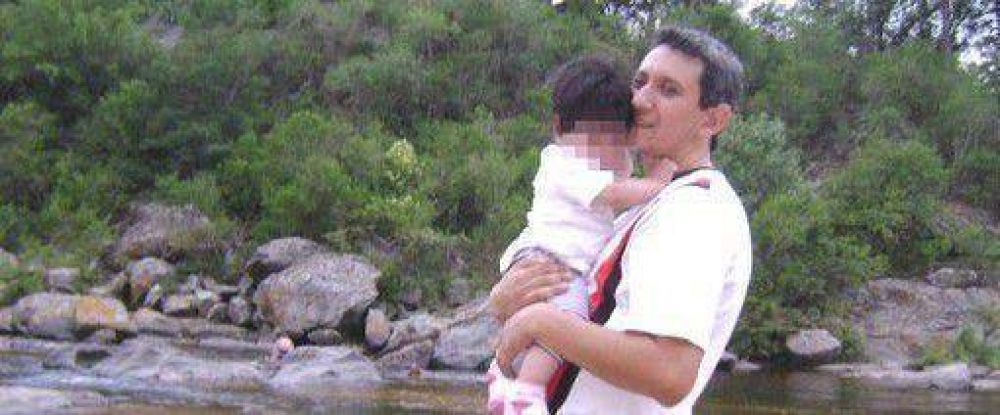 Marcharon para que se aclaren las muertes de polic�as Al�s y Rold�n