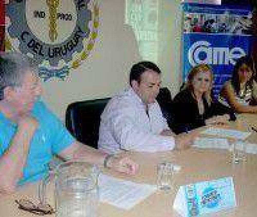 Firmaron convenio para concurso de vidrieras