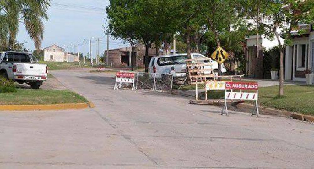 Construyen canal de desag�es