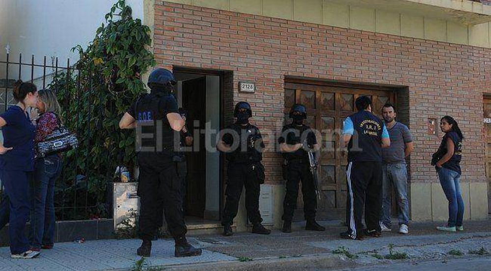 Allanamientos y secuestros por el atentado a Jos� Corral