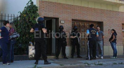 Allanamientos y secuestros por el atentado a Jos� Corral