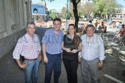 Bv. Yrigoyen ya prueba la nueva iluminaci�n en su primera cuadra