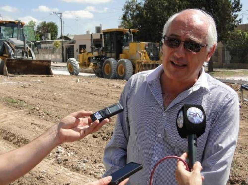 Lencina supervis� obra de pavimento en el barrio Lanza