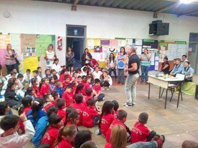 Realizaron la 4ta Feria del Libro en la Escuela N�52 Alicia Moreau de Justo