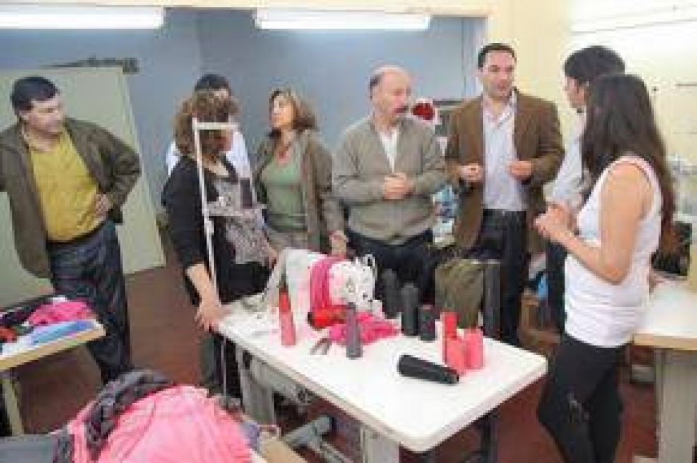 El intendente Inza visit� la localidad de Cachar�