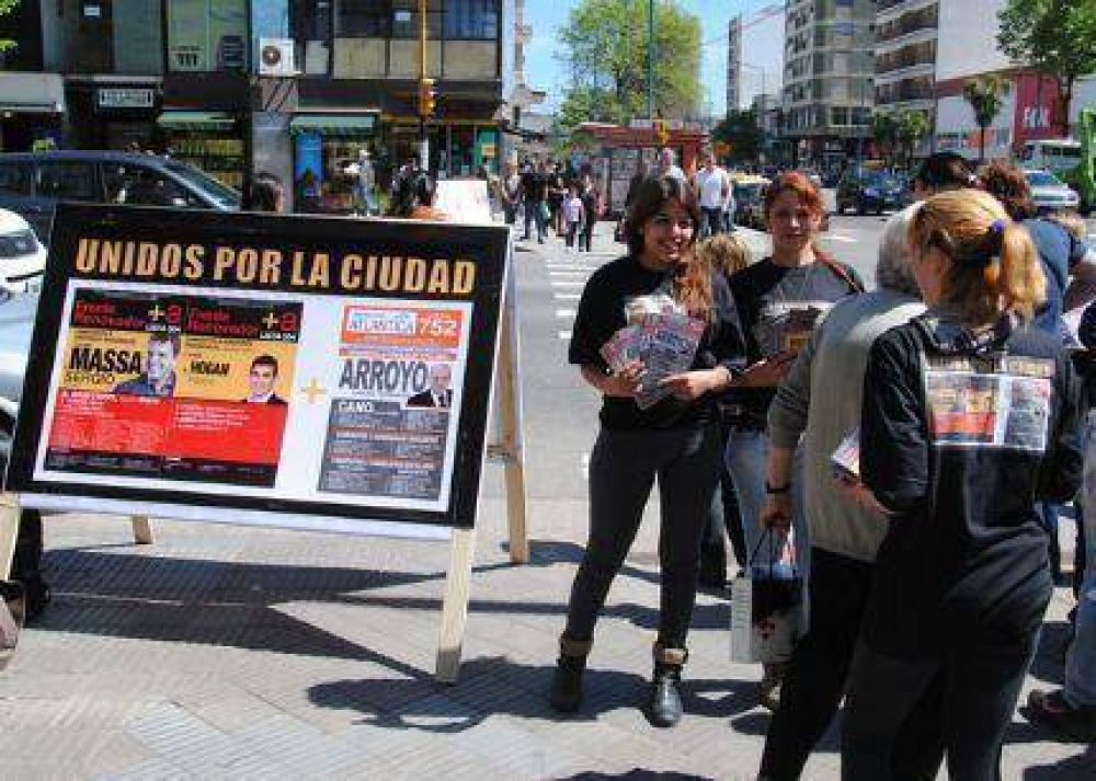 Unidos por la Ciudad comenz� la entrega de 500.000 juego de boletas de Massa/ Hogan+Arroyo en Mar del Plata y Bat�n