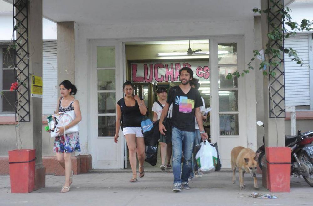 Artes supedita el fin de la toma a un compromiso de la decana