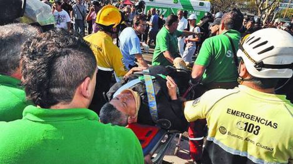 La emergencia se centr� en el Ramos Mej�a: llegaron 46 heridos