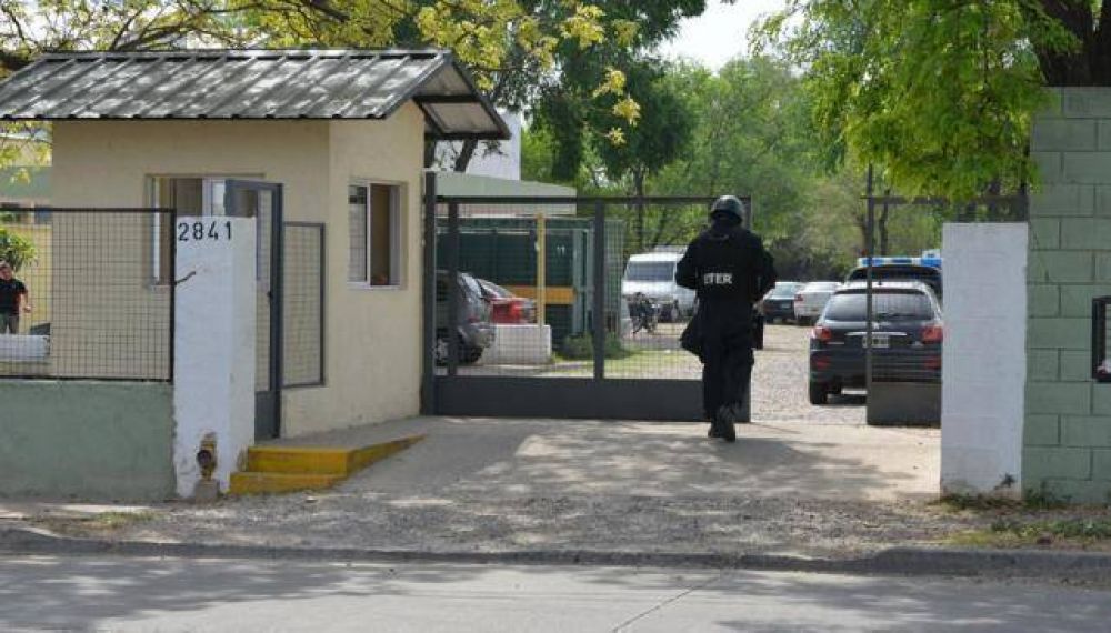 Un polic�a de Drogas desplazado se atrincher� durante cuatro horas