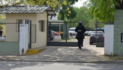 Un polic�a de Drogas desplazado se atrincher� durante cuatro horas