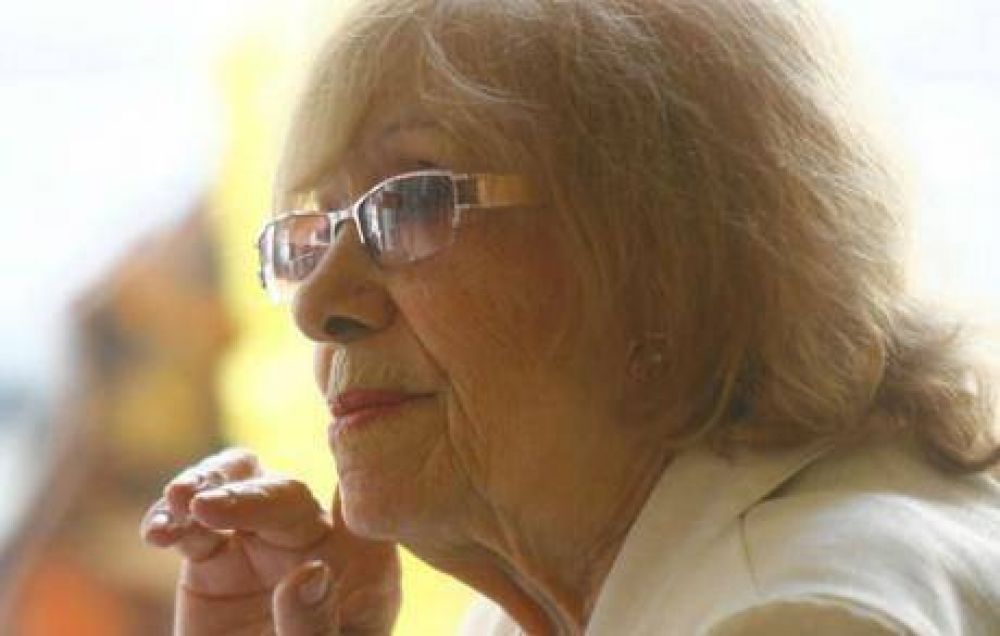 La mam� de la Mona Jim�nez: Soy la seguidora n�mero uno de mi hijo