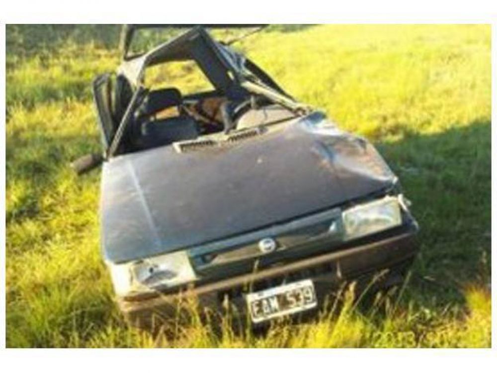 Un Fiat Uno se despist� y termin� volcando sobre la Autov�a Nacional 14