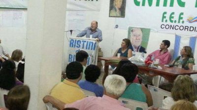 De campa�a en Concordia, Busti pidi� "apostar a un cambio"	 