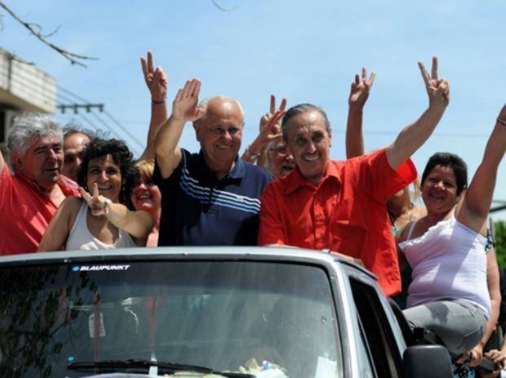 Con una gran caravana, el FpV llev� su mensaje a los barrios